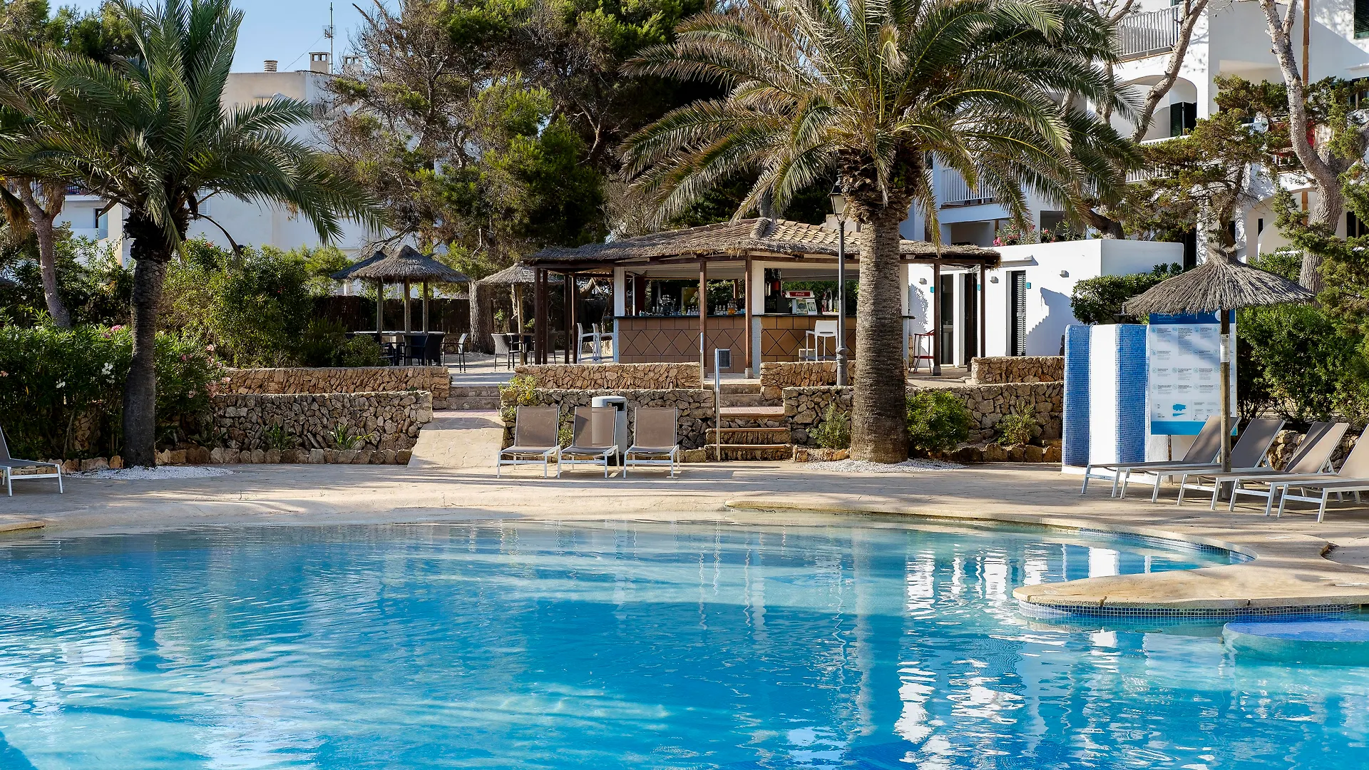 Alua Suites Las Rocas Cala d'Or  Hotel