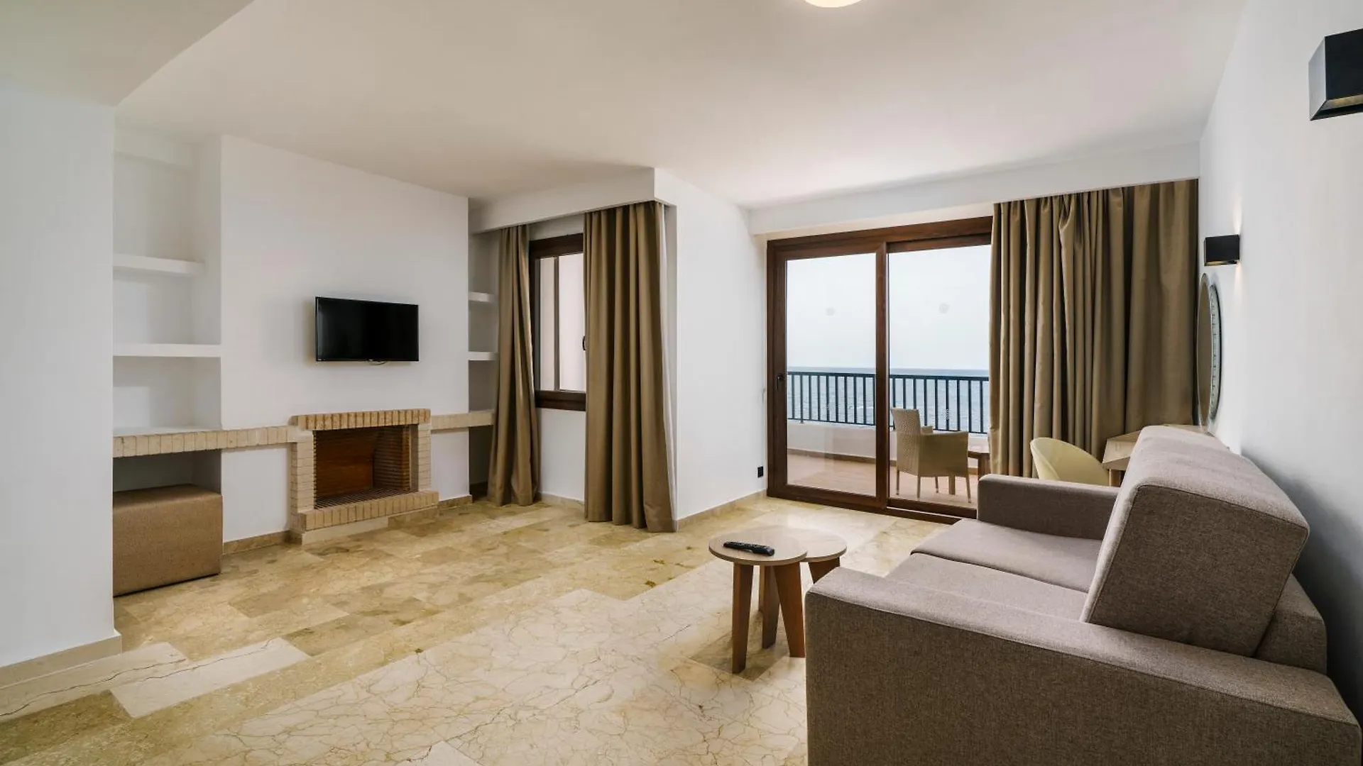 فندق Alua Suites Las Rocas Cala D´Or
