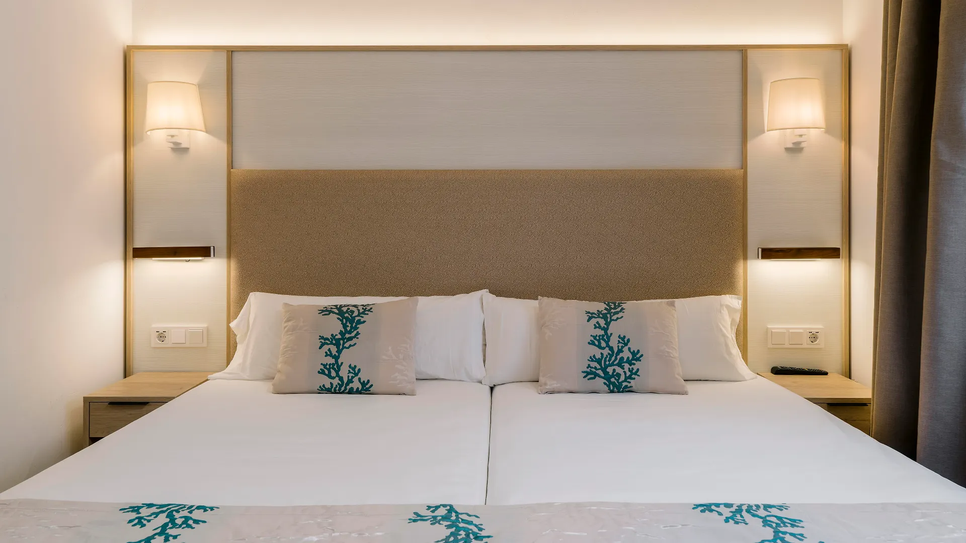 **** Hotel Alua Suites Las Rocas Cala d'Or  Spain
